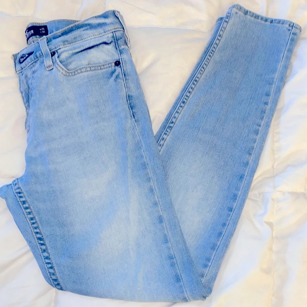 Like New Hollister Skinny Jeans 26x30